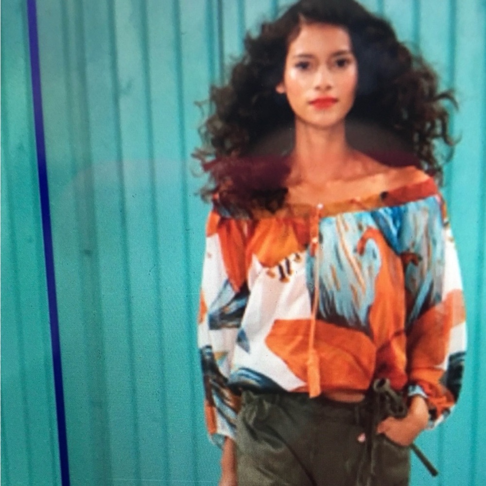 Desigual blouse, like new. Size Medium